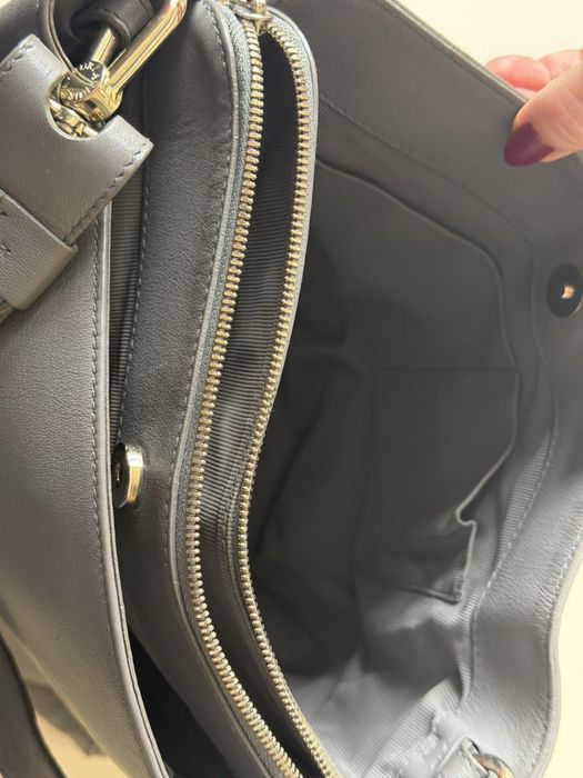 Стилна и практична дамска чанта Furla