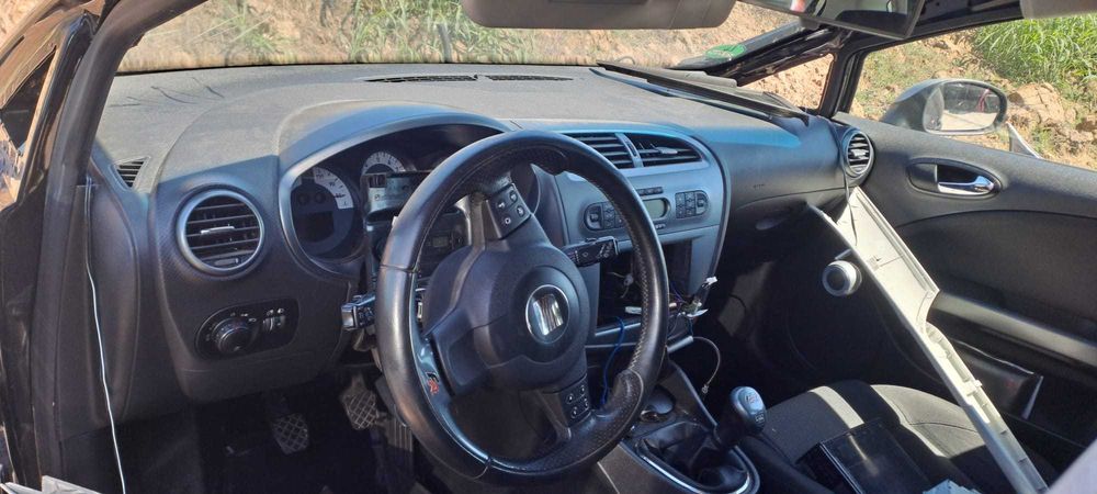 Kit airbag Seat Leon 1p 2005 - 2012 / Plansa bord , Airbag volan , airbag pasager , centuri fata pentru Seat Leon 1p normal si facelift