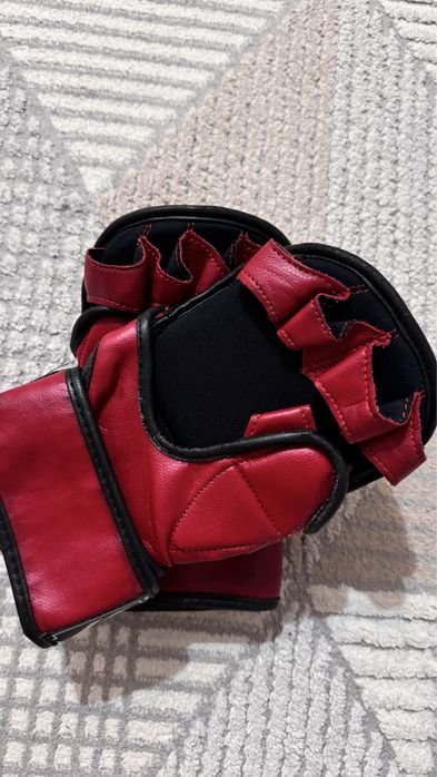 Перчатки для ММА