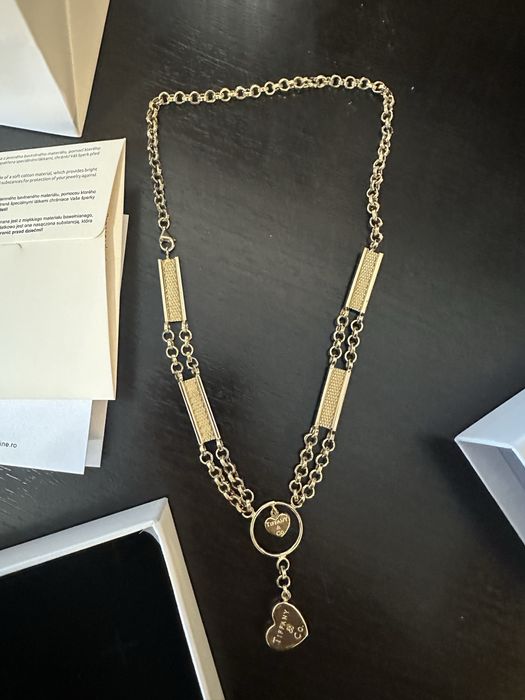 Lănțișor aur galben – model elegant cu pandantive inimă