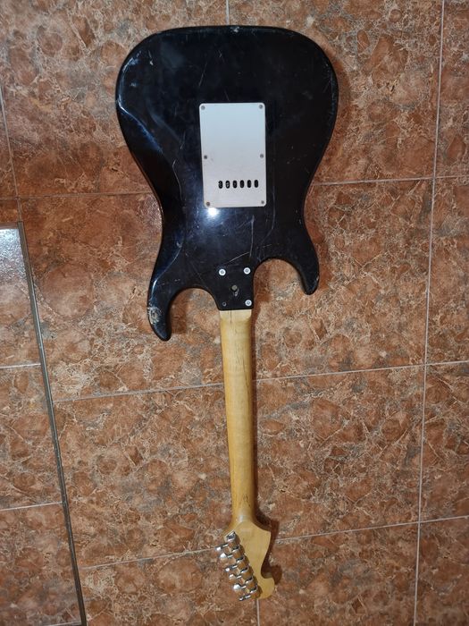 Două chitare elecrice in stare bună.