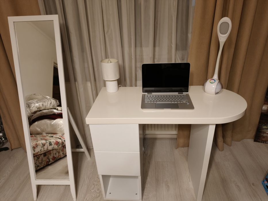Birou alb modern cu 2 sertare soft close, blat gros MDF rezistent, colț rotunjit