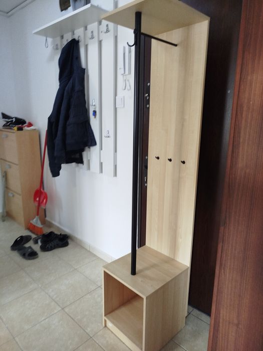 Cuier solid,  stare perfecta, aproape nou