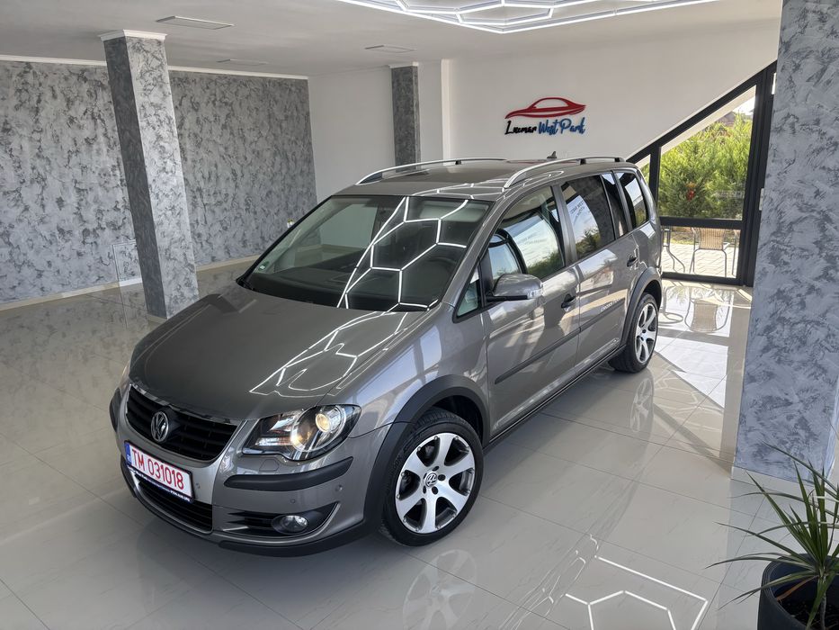 VOLKSWAGEN Touran
