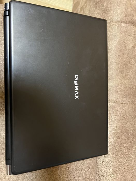 Лаптоп Digimax - intel i3 , ssd 240GB