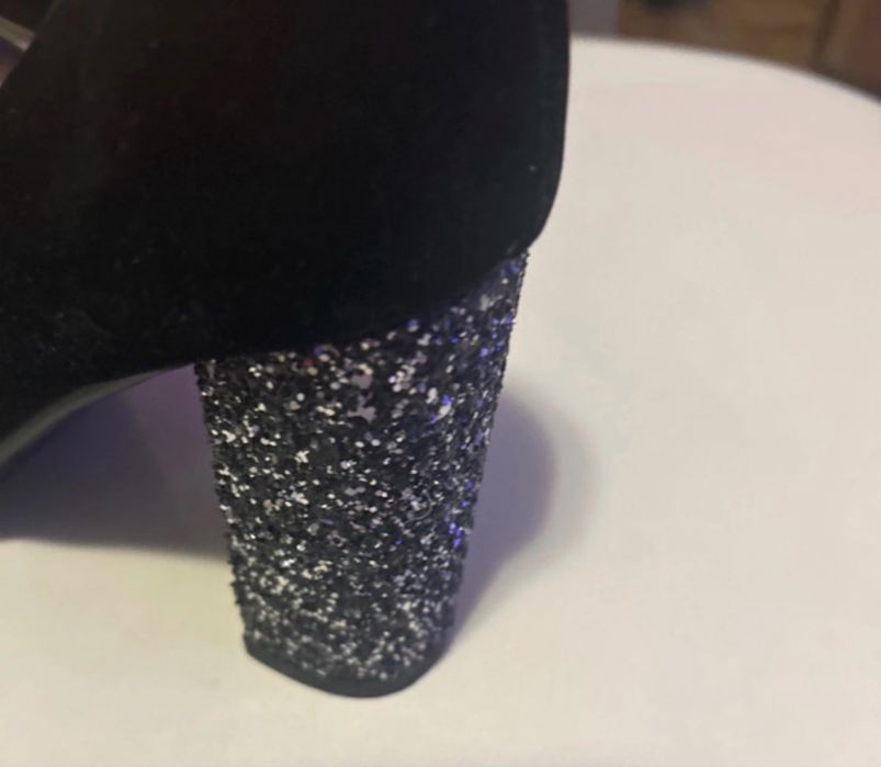 Pantofi noi . Detalii in privat