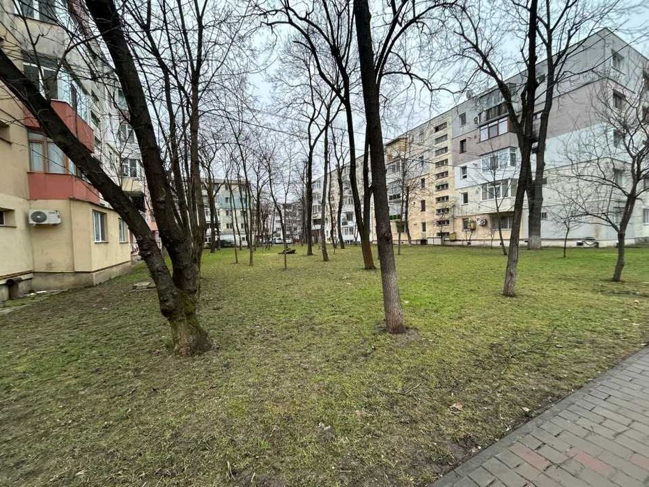 Teren 513 mp Podu Roș - Aleea Rozelor, UTR LA - necesită PUZ, pretabil spațiu comercial, parcare, bloc