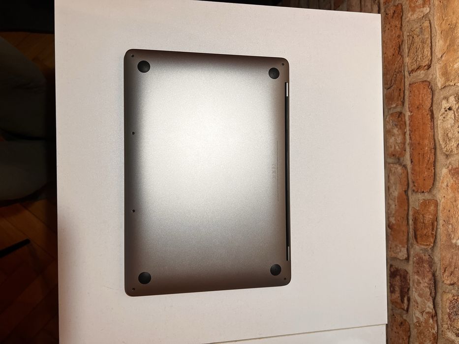 MacBook Pro 13” Apple M1 / 8GB RAM / 256GB SSD / Touch ID – ca nou