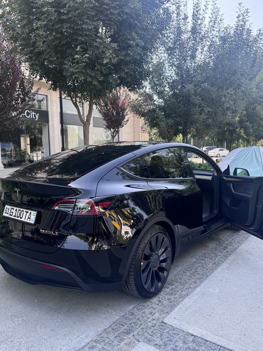 Tesla model y perfomance sotiladi
