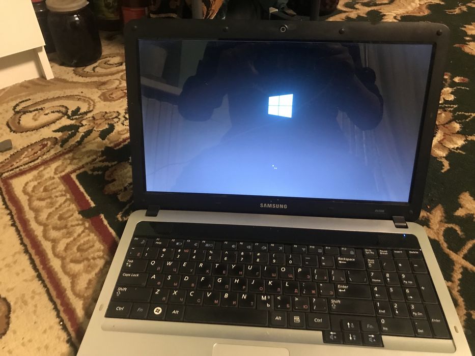 Продам ноутбук SAMSUNG RV580