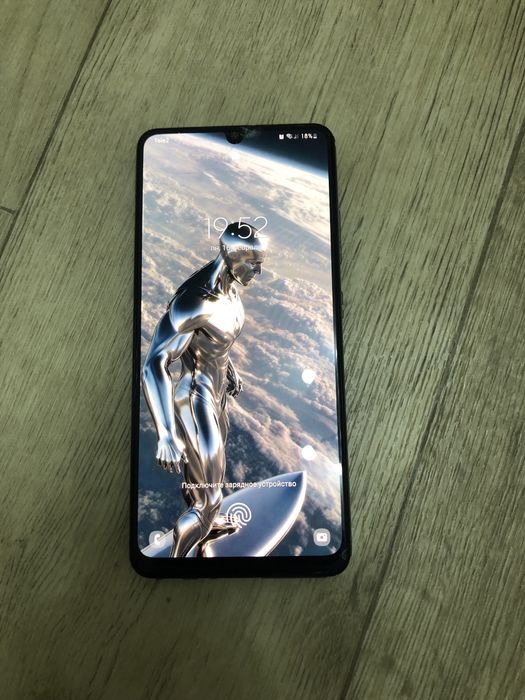 Продам хороший телефон самсунг