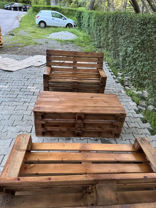 Пейки от палети боядисани и изшкурени