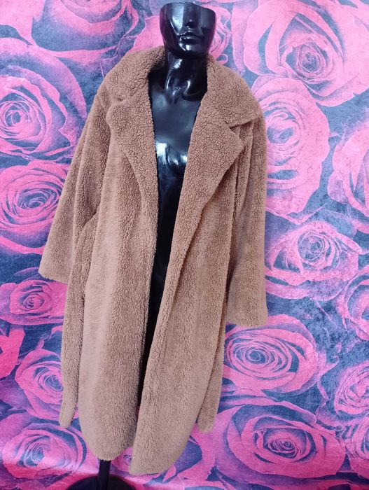 Кафяво пухкаво палто до коляното с коланче Л