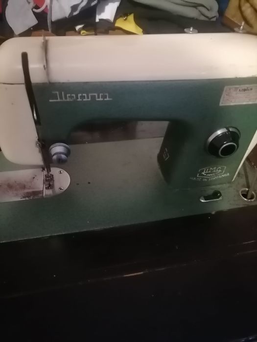 Mașina de cusut ileana
