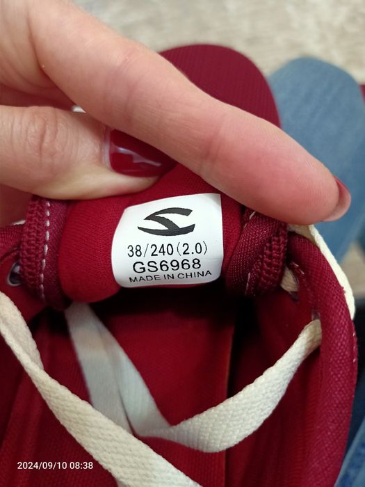 Кросовки новые женские