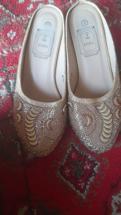 Oyoq kiyim kelinchalarga