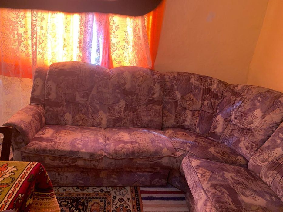 Vând colțar din catifea