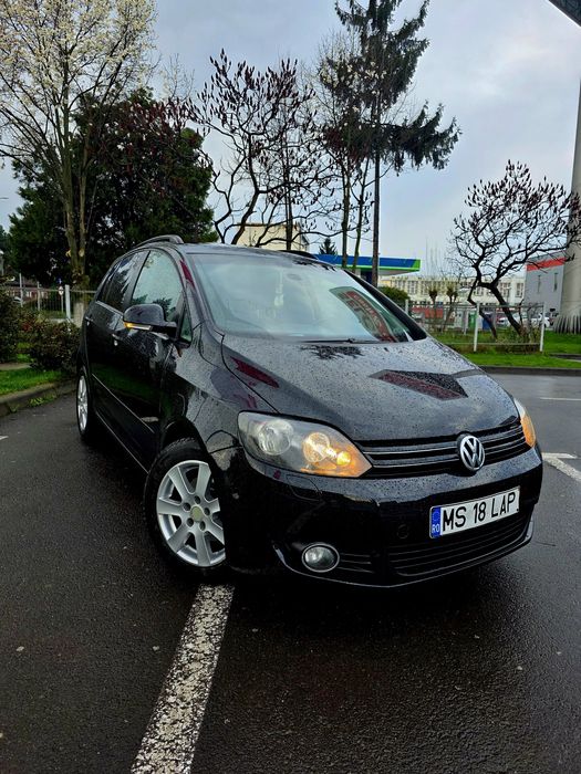 Vand Golf 6 plus 2.0 tdi parchează singura/ senzori parcare/