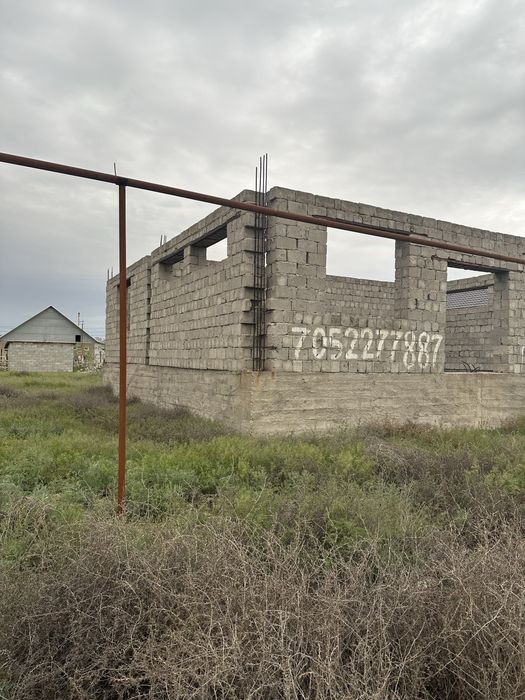 Продам недостроенный дом с участком