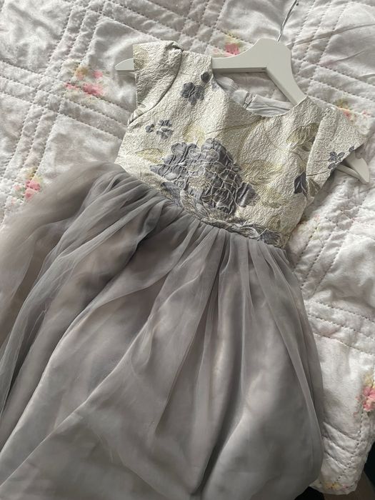 Рокля за момиче подходяща за празник 116-122см