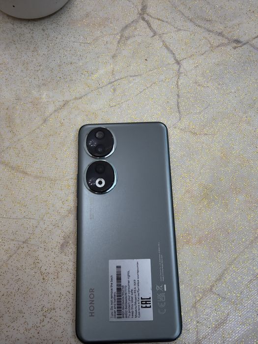 Honor 90, диагональ дисплея 6*7