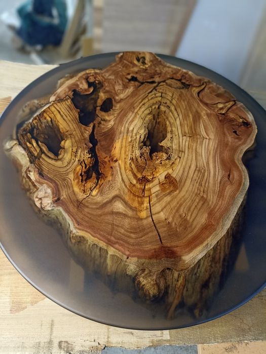 Холни маси от масив и епоксидна смола