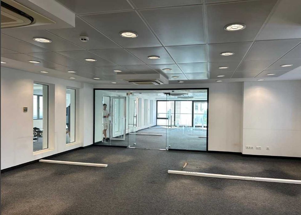 Дава се под наем Офис в Варна, Център - 500 кв.м за 7500 € - Снимка #13