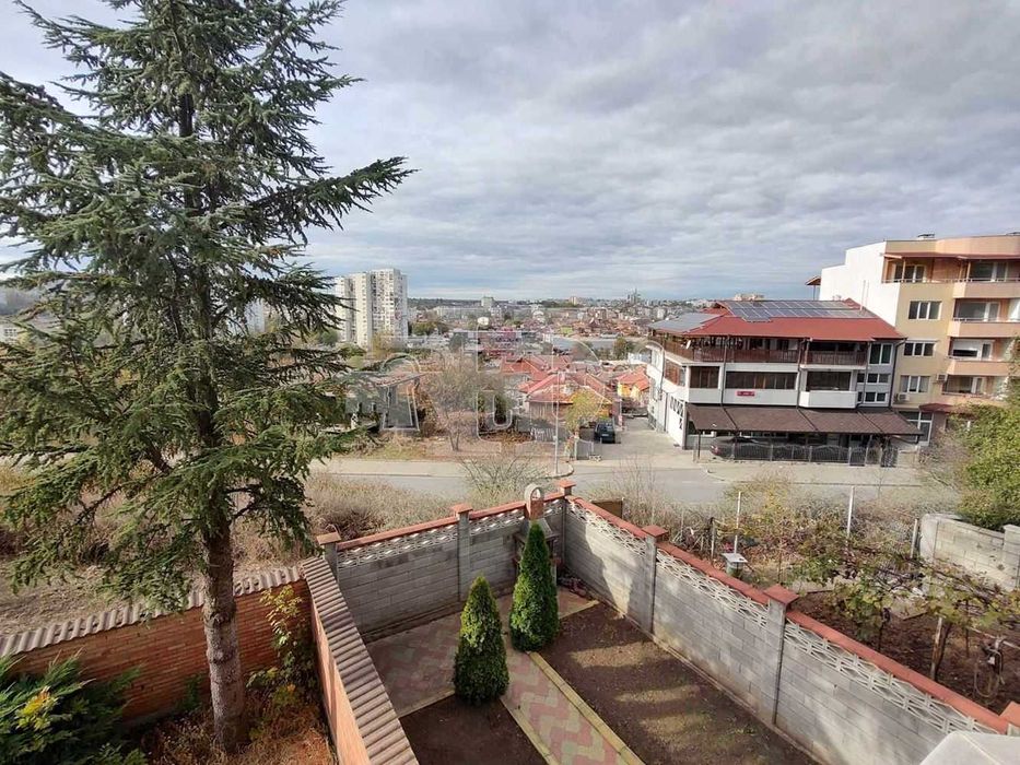 Продава се Къща в Добрич, Дружба 1 - 410 кв.м за 561 €/кв.м - Снимка #4