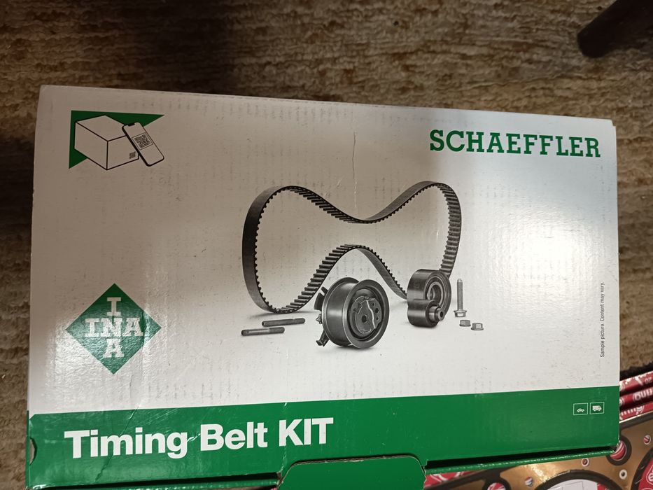 Продавам нови гарнитури за глава,картер,капак клапани,болтове за главата и комплект  ремък и ролка за Рено лагуна 1 ,1,9 ДЦИ