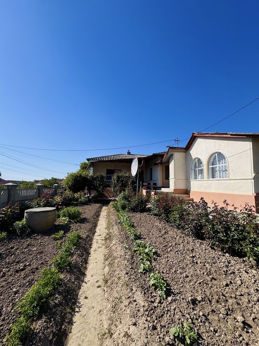Casa de vanzare plina de viata! Nu ratati aceasta ocazie!