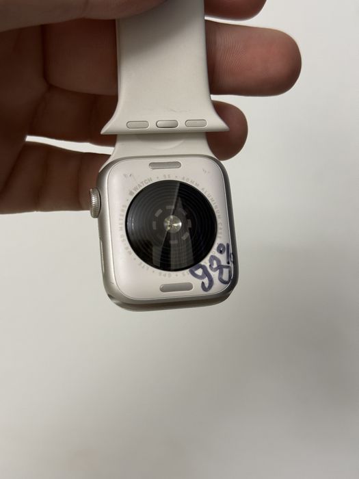 Apple Watch SE 3, GPS, 40 mm, Starlight Aluminium Case 98%Battery
