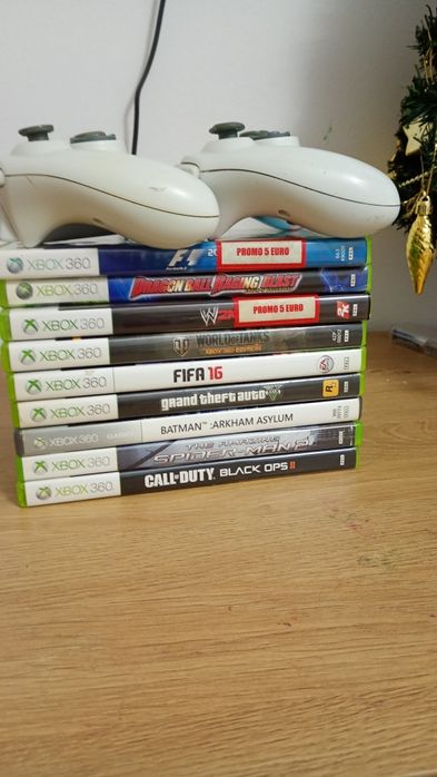 Xbox 360 in stare bună cu 2 controllare și 12 jocuri