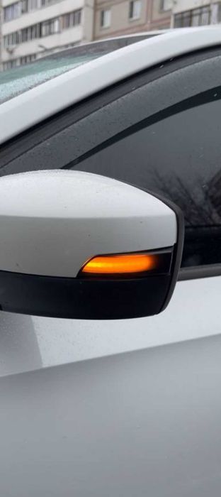 Динамични бягащи мигачи за огледалата за Шкода Рапид Skoda Fabia Rapid