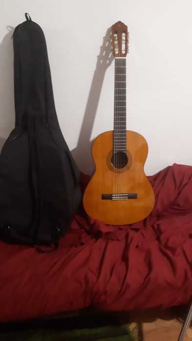 Продам акустическую гитару