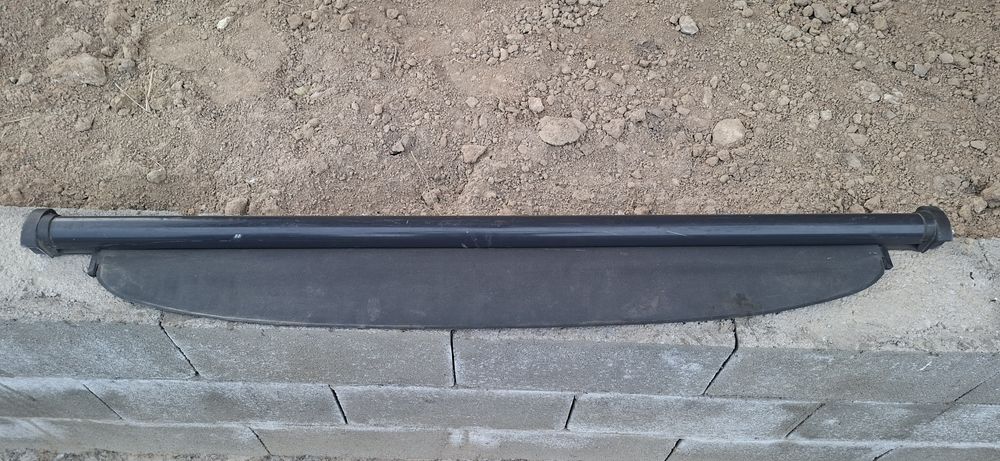 Продам шторку на багажник.