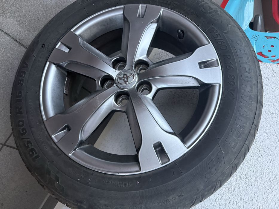 Vând set 4 jante aliaj Toyota R16
