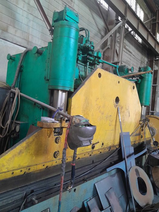 Листогиб 100 тонн 4 метр длину до 12 мм толщина