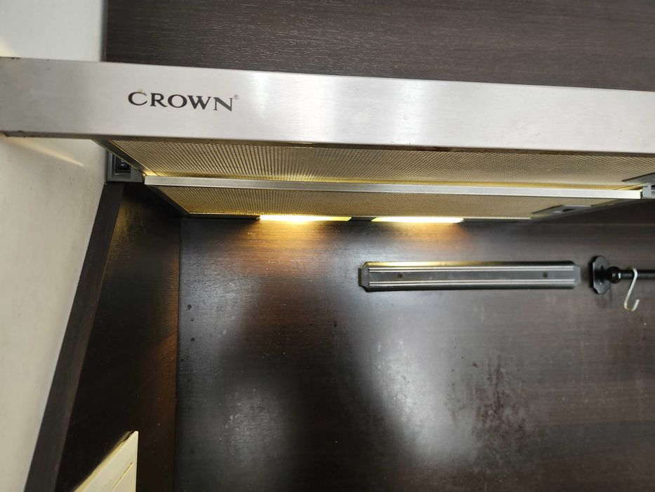 Продава се кухня 2м с техника и масата