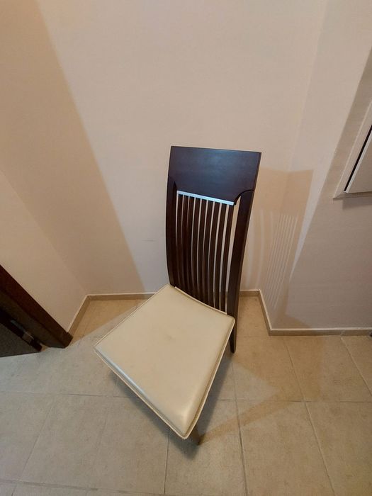 Столове шест броя