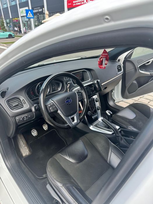 Volvo v40 R-design D2