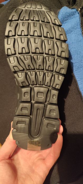 Кроссовки новые.