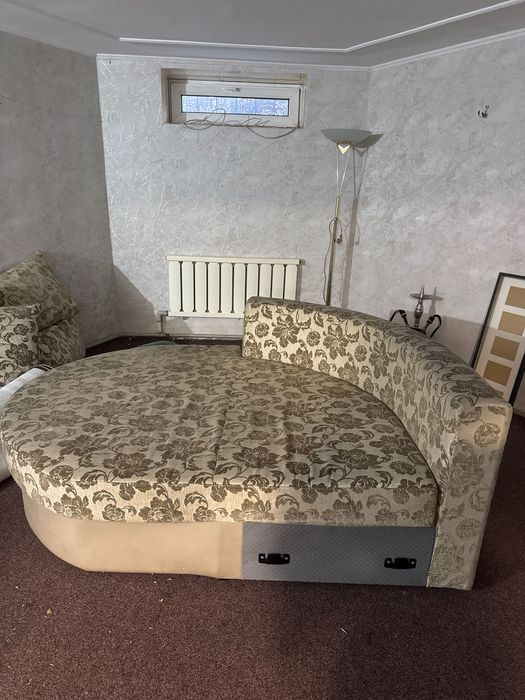 Отдам круглый диван