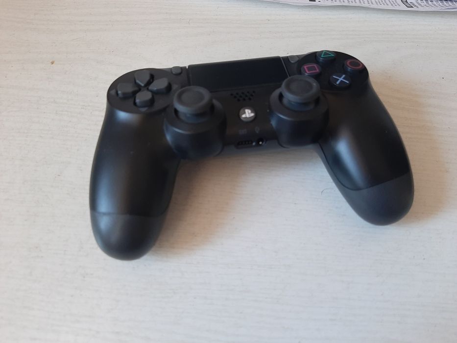 Геймпад Sony Dualshock 4