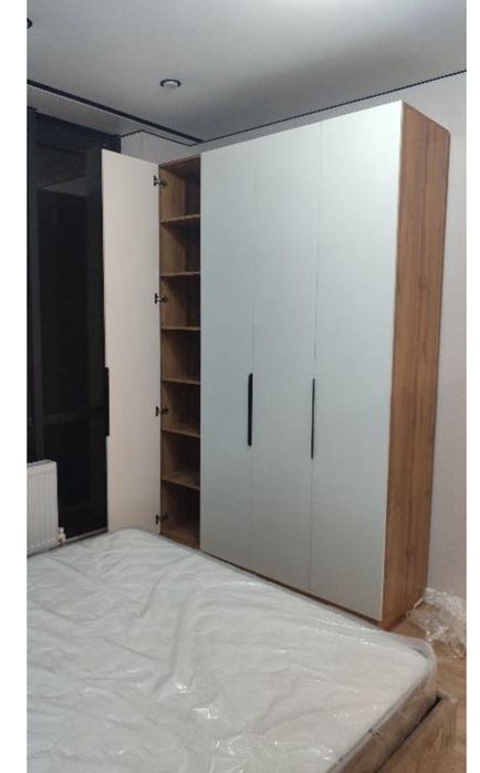 Распашной шкаф вместительный