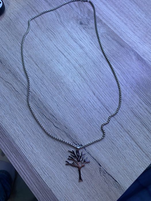 Colier arbore otravitor