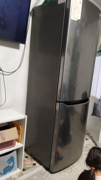 Продам Холодильник LG