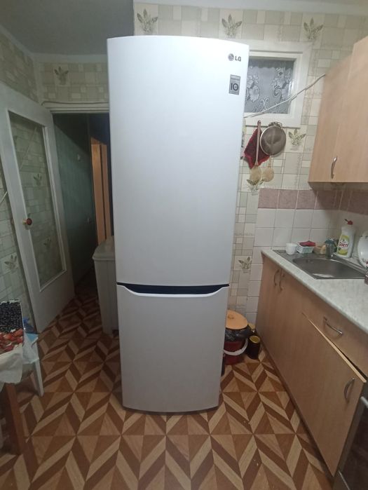 Продам холодильник в рабояем состоянии. Срочно. Самовывоз.