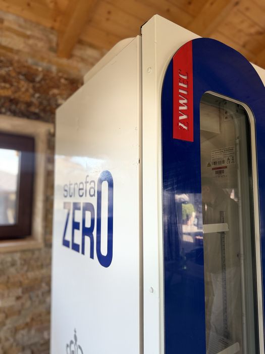 Vitrina frigorifica profesionala / frigider bauturi LED Żywiec „Strefa Zero”