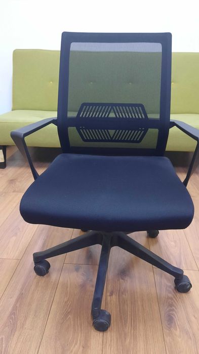Кресло офисное в отличном состоянии