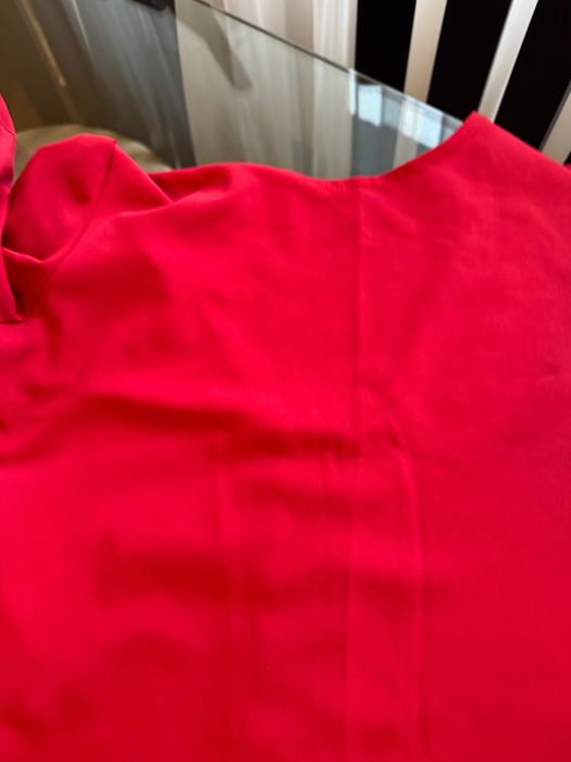 Рокли в бежово и червено